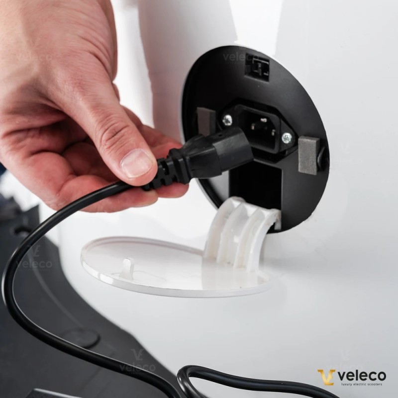 Veleco CRISTAL: scooter de movilidad de tres ruedas con iluminación LED completa